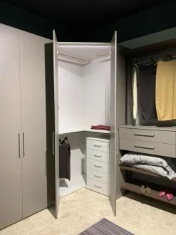 Armadio moderno Angolo Homes con un ribasso imperdibile