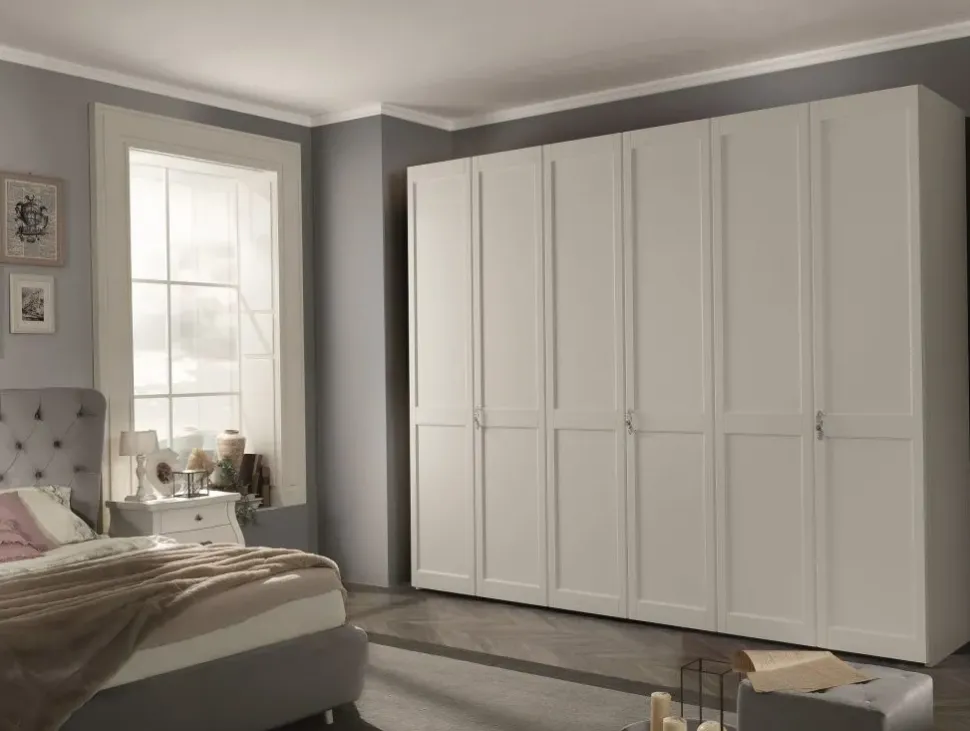 Armadio moderno, ante taverso orizzontale, laccato bianco opaco. 40% di sconto! Euro design, prezzo ribassato.