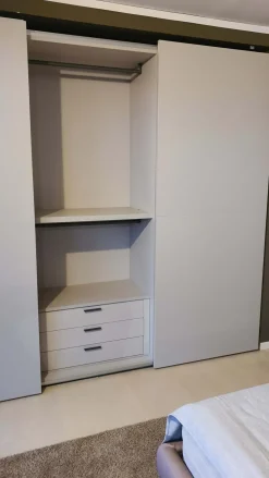 Armadio moderno Liscio 2 settori Tomasella con uno sconto imperdibile