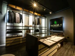 Armadio moderno Omnia virgo Moretti compact con uno sconto imperdibile