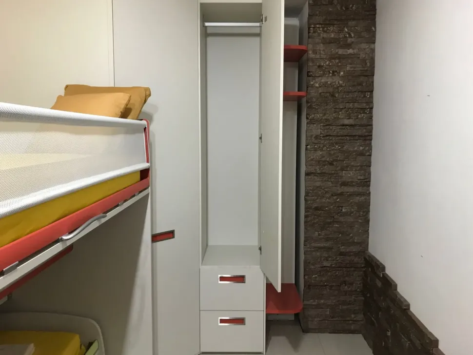 Armadio moderno Young collection Moretti compact con un ribasso imperdibile