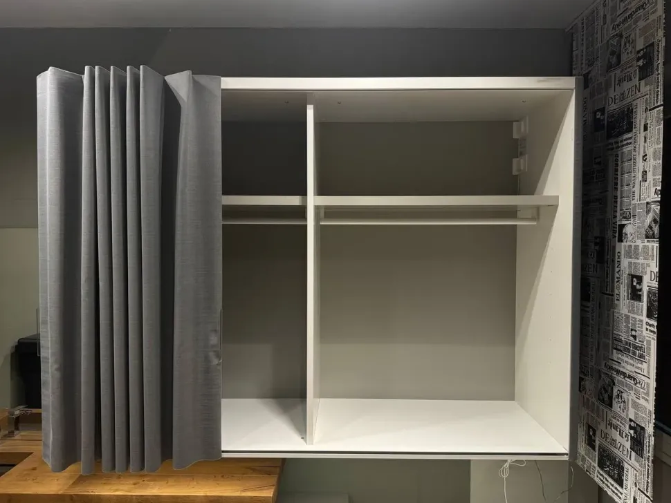 Armadio scontato 40% modello Et voila' di Lago