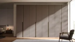 Armadio scontato 40% modello Armadio battente con anta saponetta di Orme