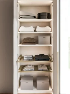 Armadio scontato 40% modello Armadio battente con anta saponetta di Orme