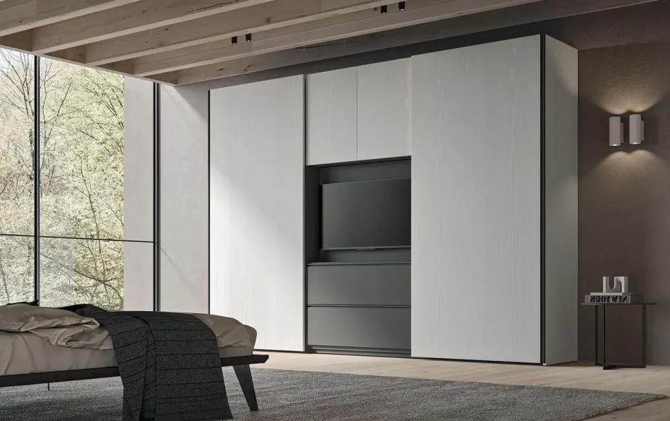 Armadio Scorrevole con vano tv di Mobilgam A PREZZO SCONTATO 25%