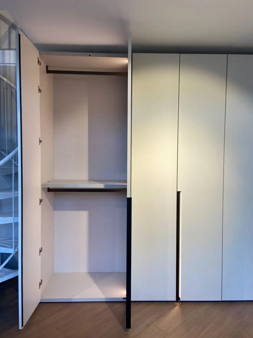 Armadio Tratto realizzato in laccato opaco di Sangiacomo scontato -35%