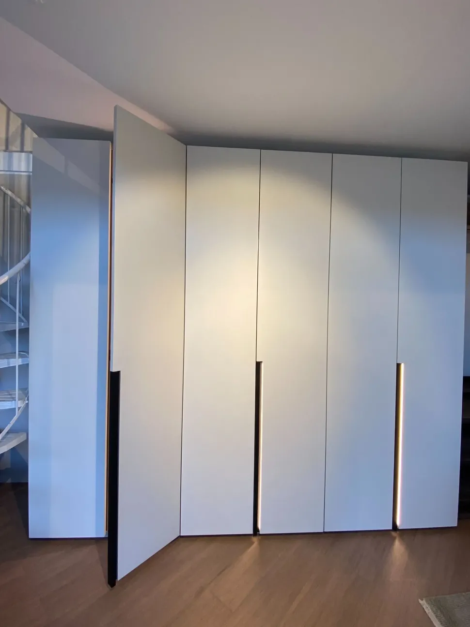 Armadio Tratto realizzato in laccato opaco di Sangiacomo scontato -35%