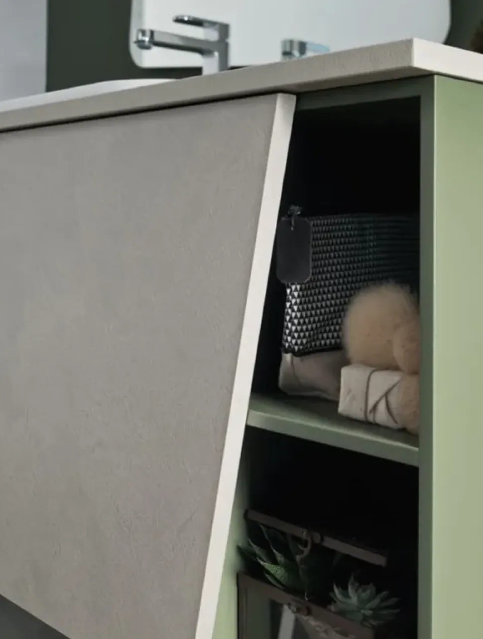 Arreda il tuo bagno con l'elegante Arcom E.ly in offerta outlet.