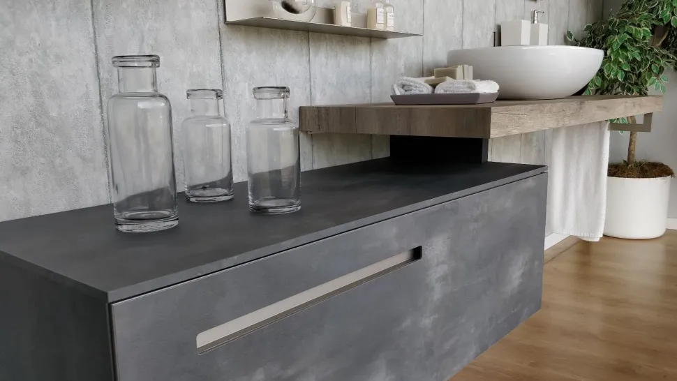 Arredamento bagno: mobile Idealbagni Monolith con forte sconto