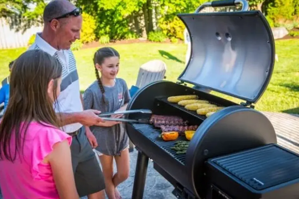 Barbecue modello Barbecue a pellet regal 500 a marchio Broil king in offerta