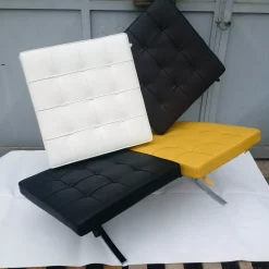 Barcelona Poltrona + Pouf - L.Mies Van Der Rohe - Proiezione - Pelle di Vari Colori