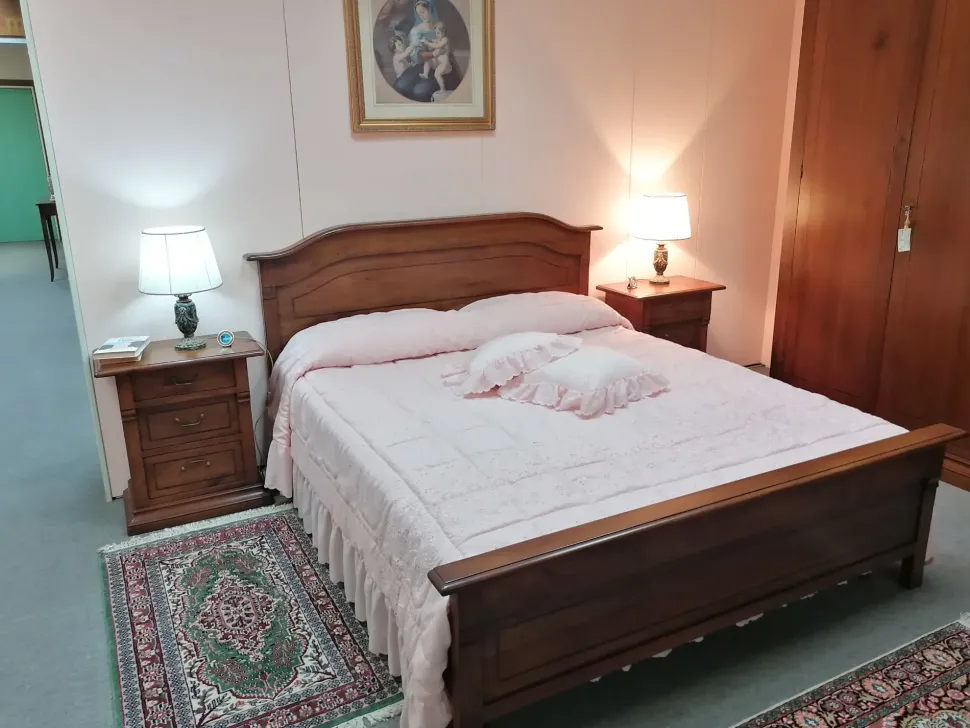 Camera da letto Antiquariato Pregno mobili in legno a prezzo ribassato