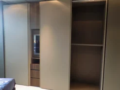 Camera da letto Armadio sangiacomo breccia con porta tv Sangiacomo in laccato opaco a prezzo Outlet