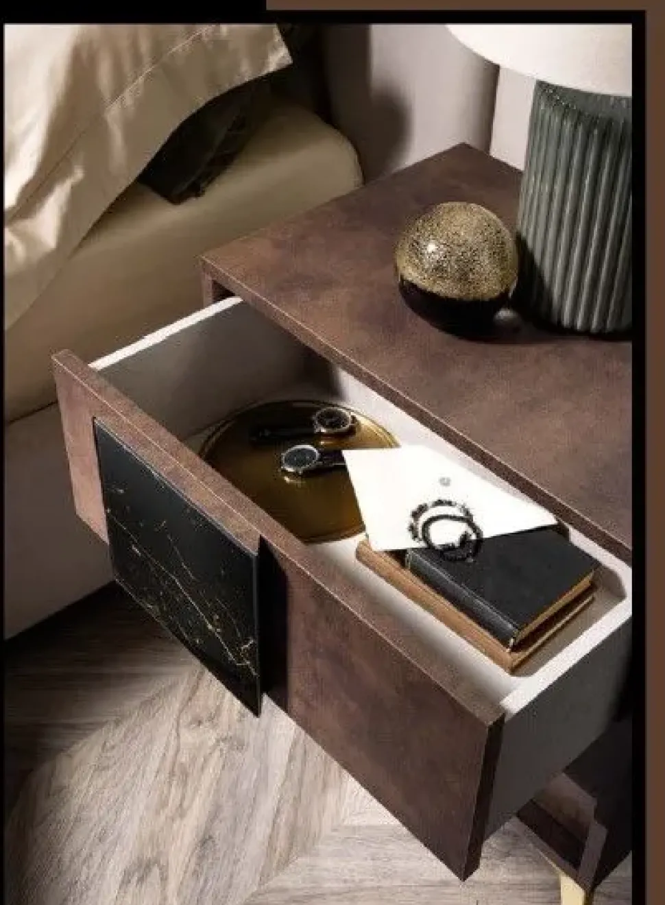 Camera da letto Grazia effetto marmo Mobilpiu in legno a prezzo Outlet