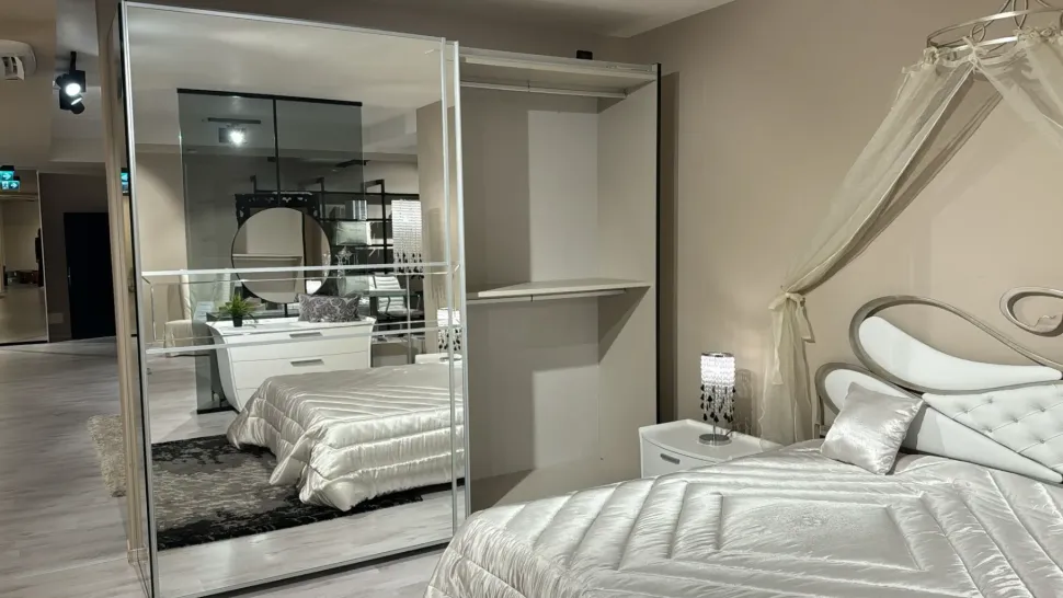 Camera da letto Mirror Artigianale in laccato opaco in Offerta Outlet