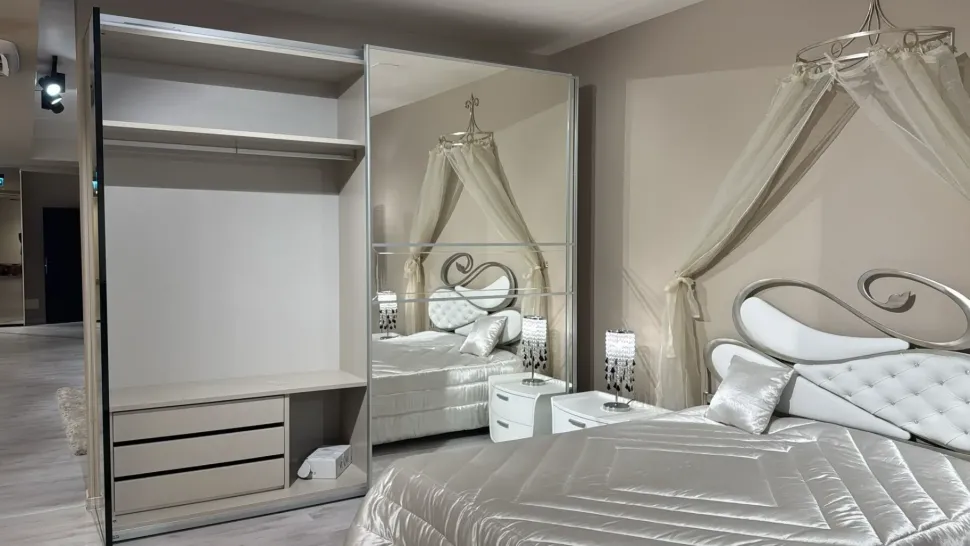 Camera da letto Mirror Artigianale in laccato opaco in Offerta Outlet