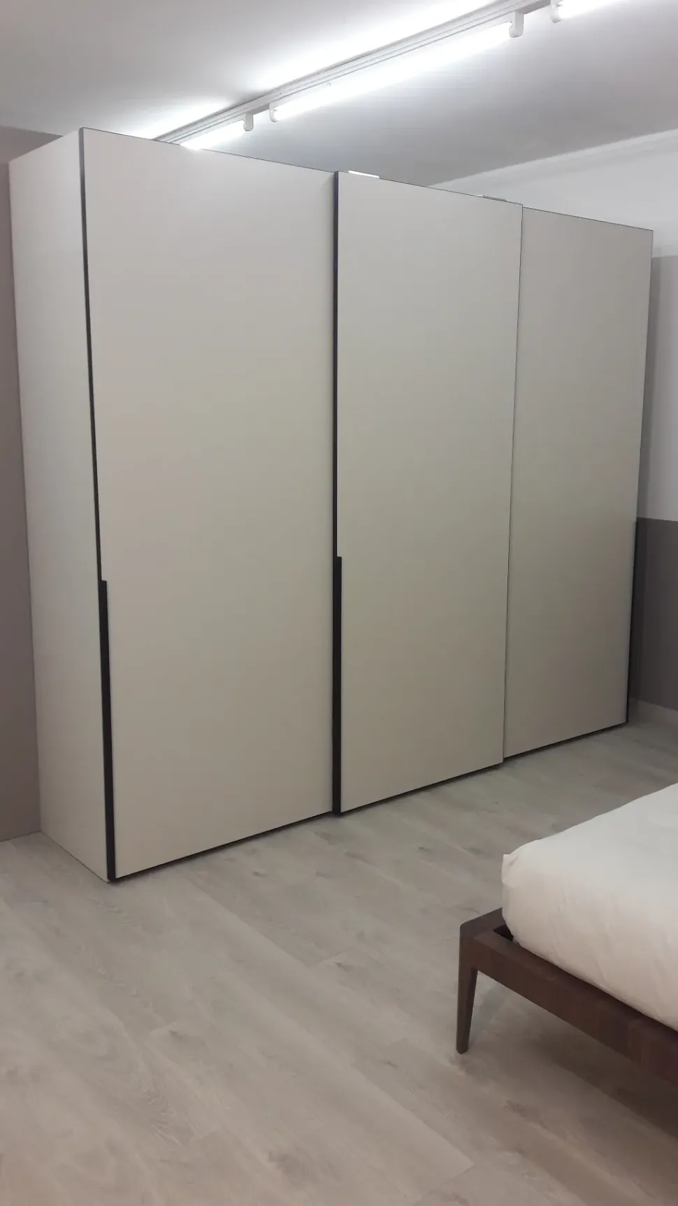 Camera da letto People Pianca in laccato opaco a prezzo Outlet. Un design moderno ed elegante per arredare la tua casa.