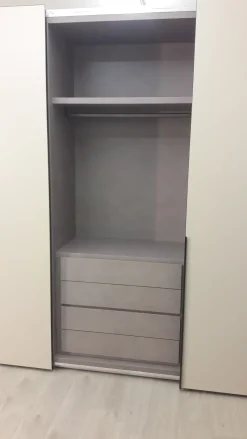 Camera da letto People Pianca in laccato opaco a prezzo Outlet. Un design moderno ed elegante per arredare la tua casa.