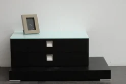 Camera Distribuzione Grandi Marchi Comodino tesera a 2 cassetti su panca scontato del -50 %