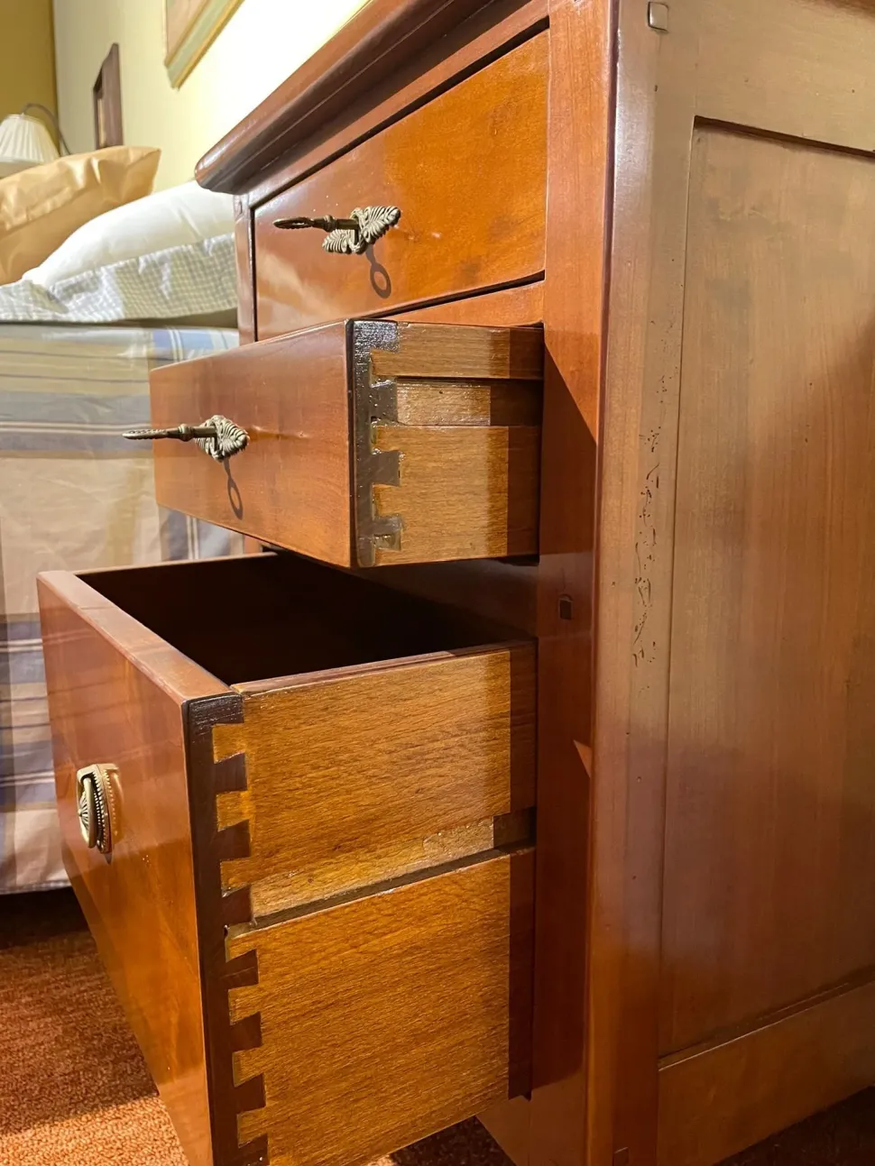 Camera Marchetti in ciliegio Massello a prezzo scontato!