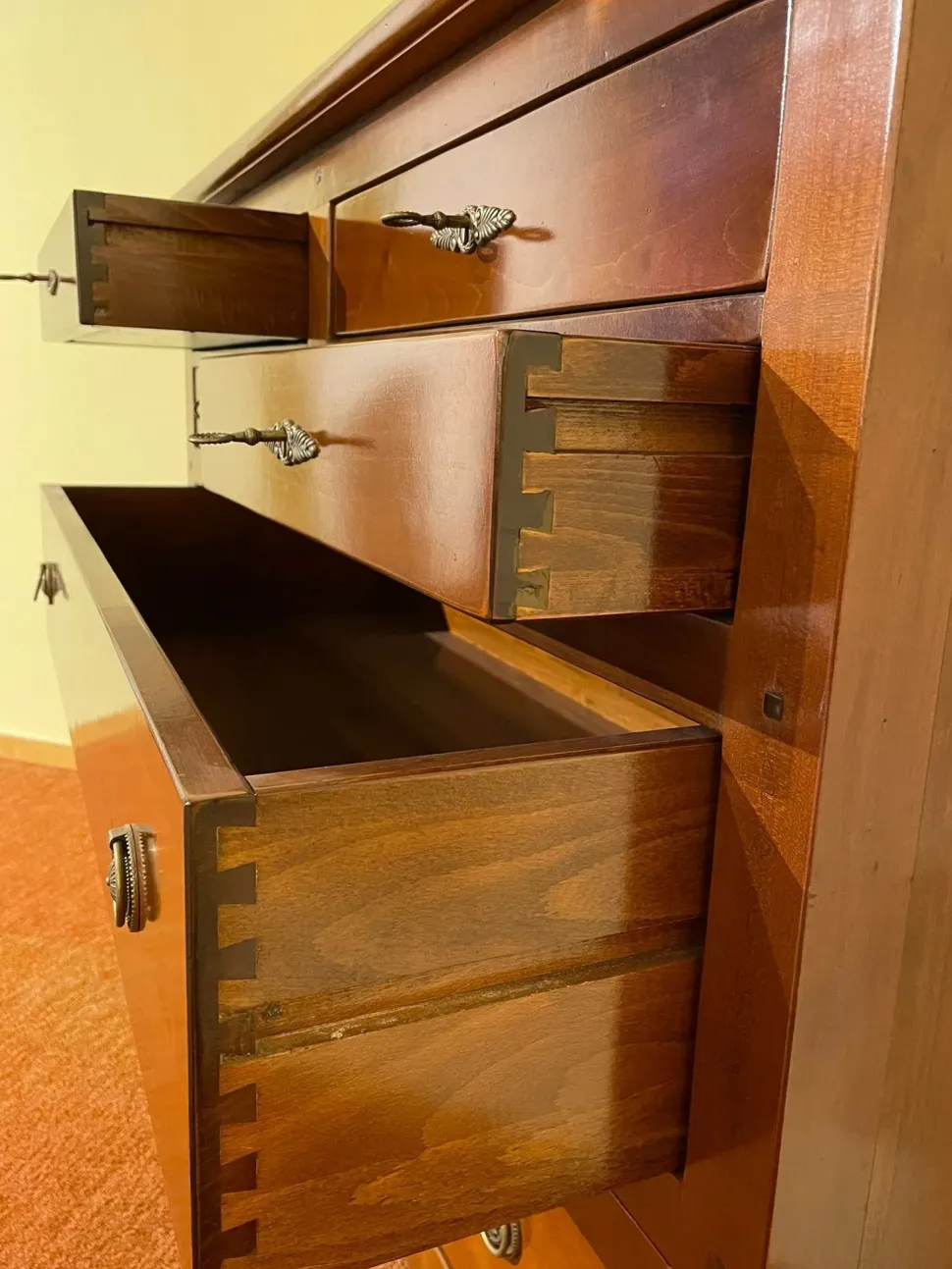 Camera Marchetti in ciliegio Massello a prezzo scontato!