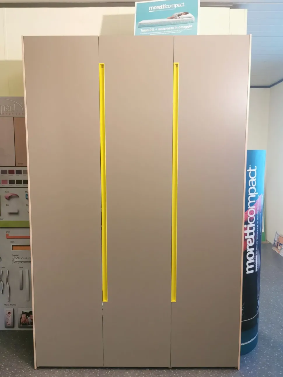 Cameretta in laccato opaco Young Moretti compact scontata a PREZZI OUTLET