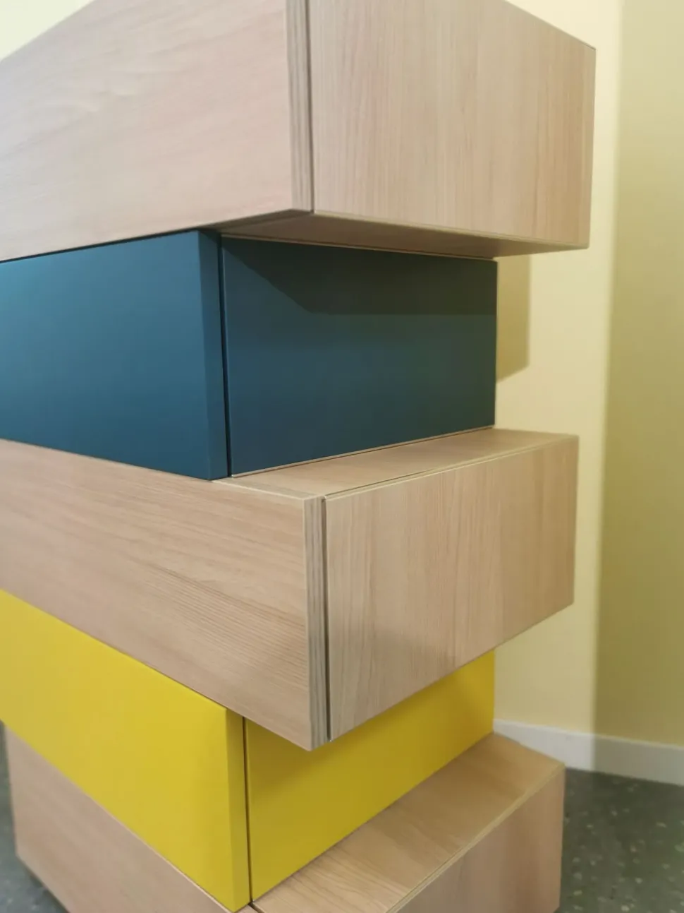 Cameretta in laccato opaco Young Moretti compact scontata a PREZZI OUTLET