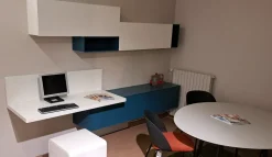 Cameretta in laminato opaco Scrivania attrezzata moretti Moretti compact scontata a PREZZI OUTLET
