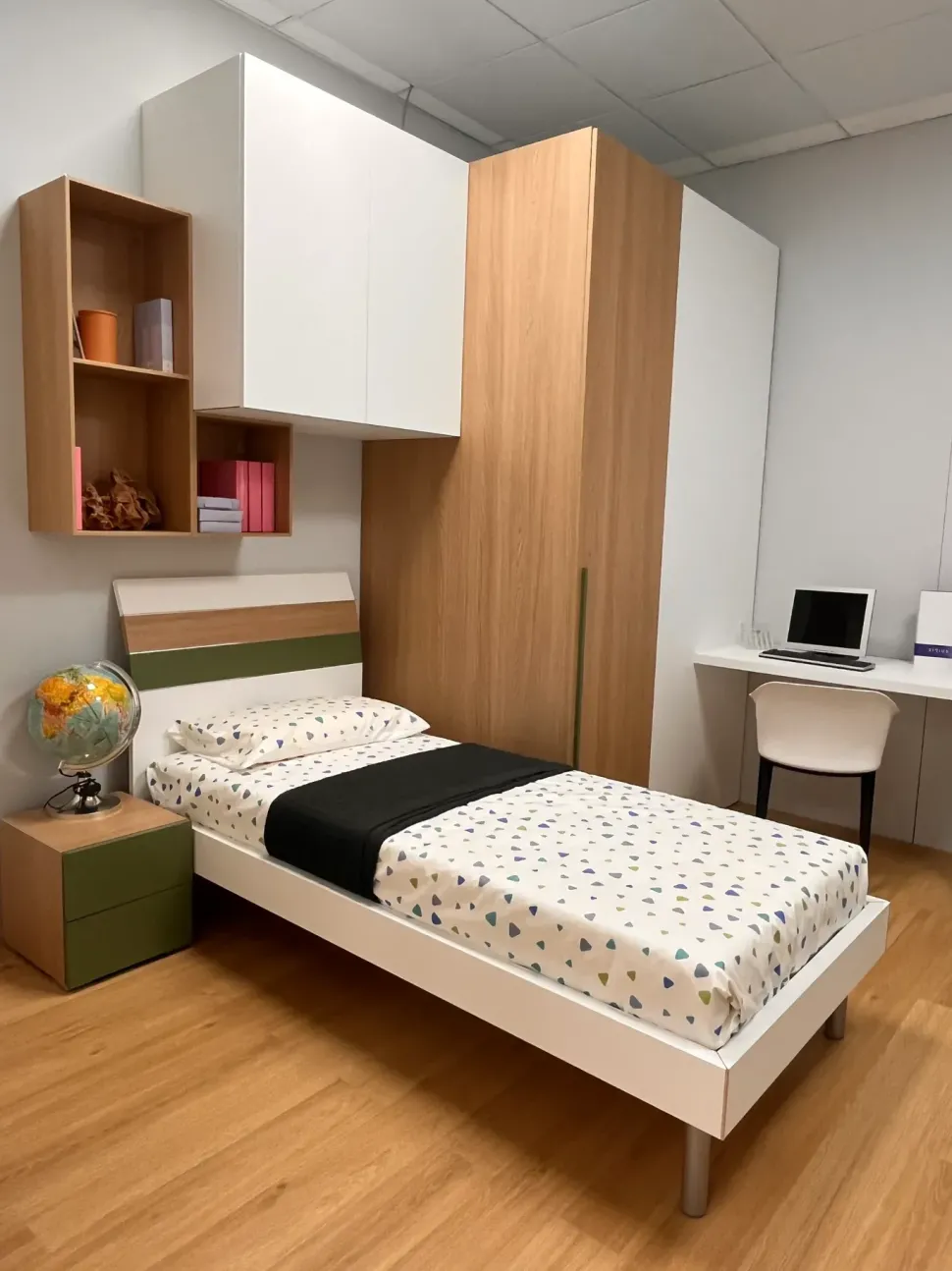 Cameretta in laminato opaco Young Moretti compact camerette scontata a PREZZI OUTLET