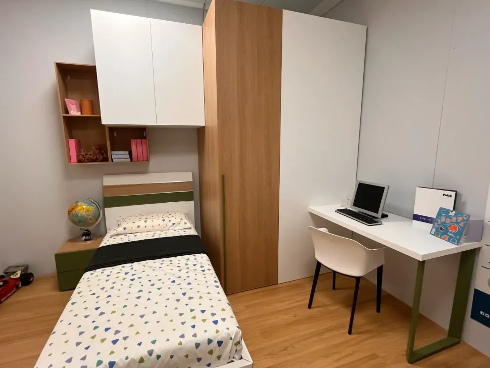 Cameretta in laminato opaco Young Moretti compact camerette scontata a PREZZI OUTLET
