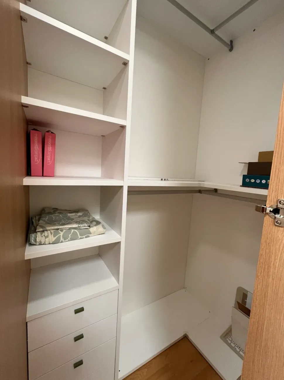 Cameretta in laminato opaco Young Moretti compact camerette scontata a PREZZI OUTLET