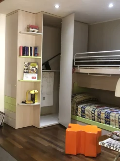 Cameretta Luna/cubo Doimo cityline con letto a soppalco scorrevole scontata