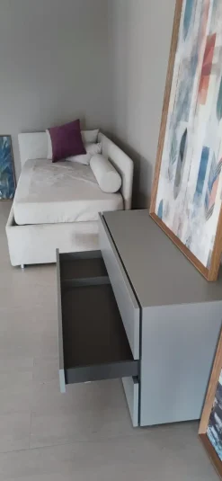 Cassettiera Filnox per una camera Design a marchio Caccaro scontata