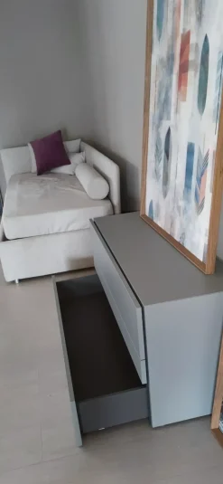 Cassettiera Filnox per una camera Design a marchio Caccaro scontata