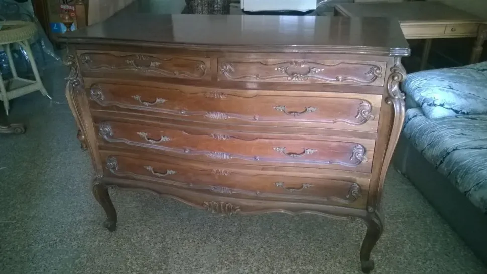 Cassettiera in Legno Comò in noce artigianato brianzolo Collezione esclusiva a prezzo scontato