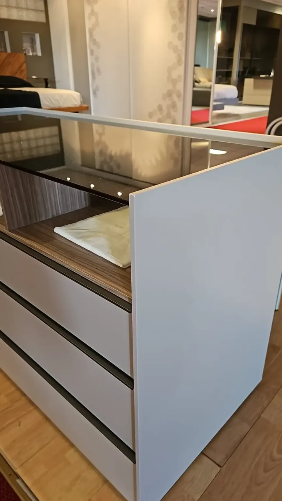 Cassettiera Moderna modello Stream a marchio Adok a prezzo scontato