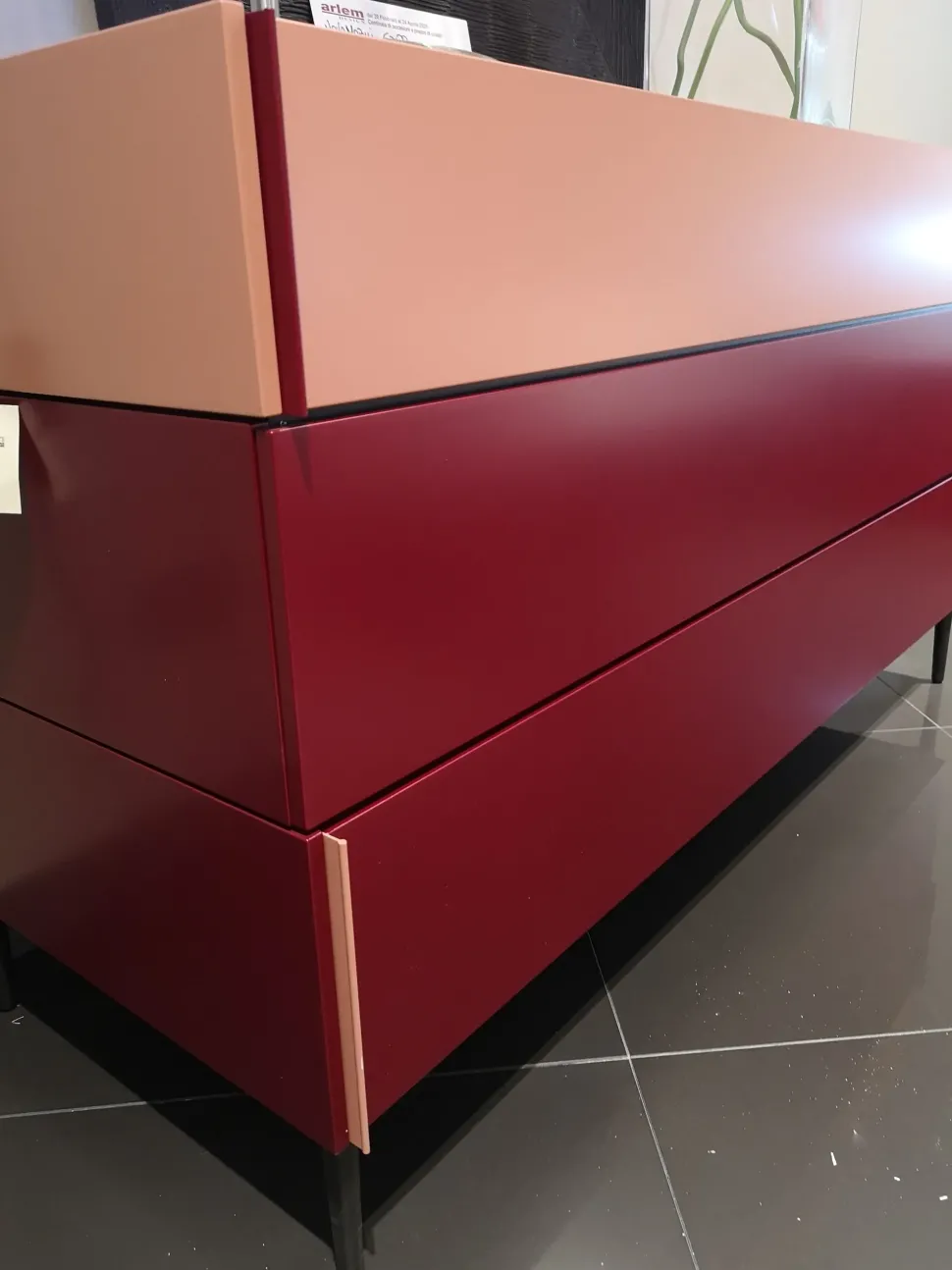 Cassettiera Moderna modello Giro giro a marchio Novamobili a prezzo Outlet