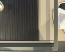 Cassettiera Set up  per una camera Design a marchio Poliform scontata