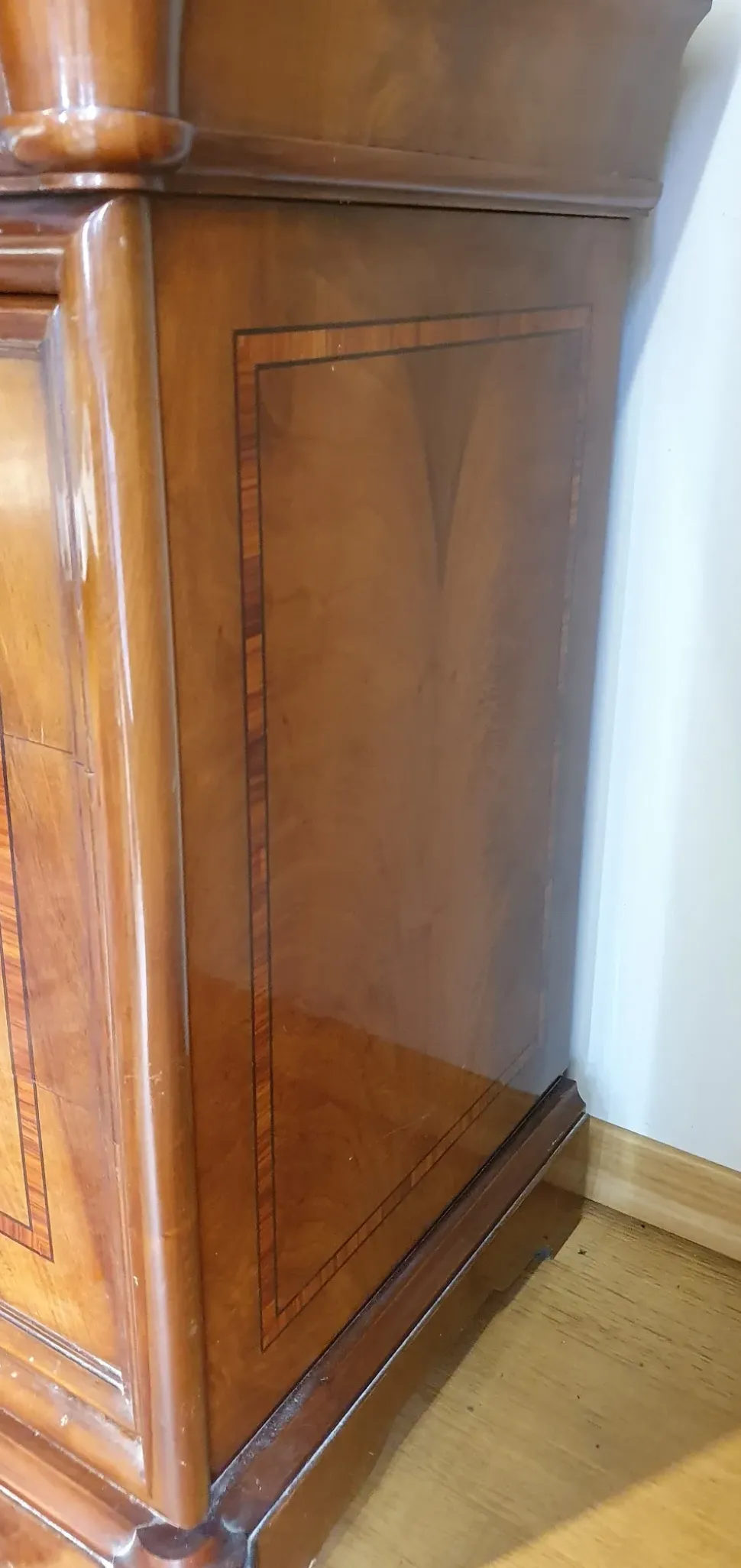 Cassettiera Stile '800 in piuma di noce Artigianale in Legno a prezzi convenienti