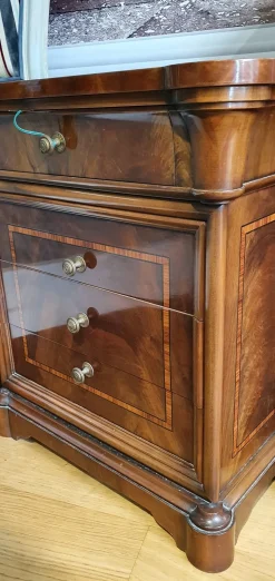 Cassettiera Stile '800 in piuma di noce Artigianale in Legno a prezzi convenienti