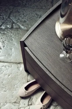 Comodino Adj Alf da fre scontato per una camera moderna