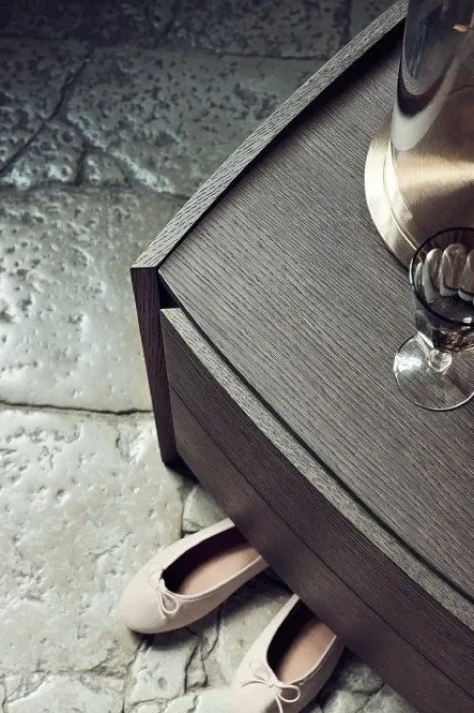 Comodino Adj Alf da fre scontato per una camera moderna