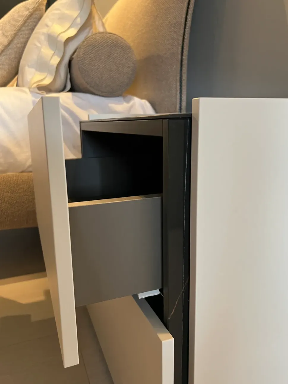 Comodino Atlante Pianca a prezzo ribassato