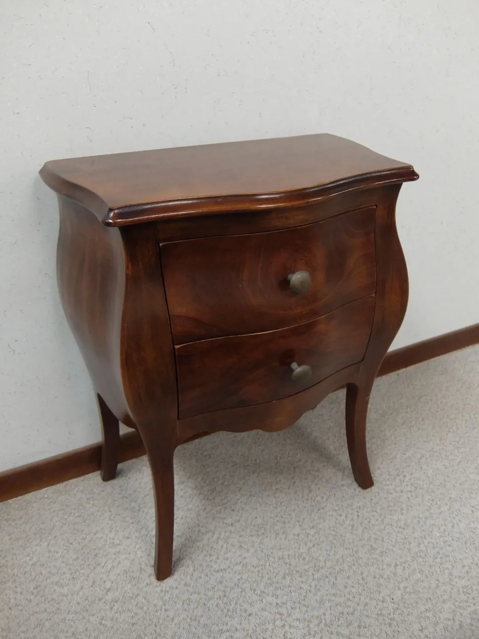 Comodino Bombato di Fratelli mirandola a prezzo scontato