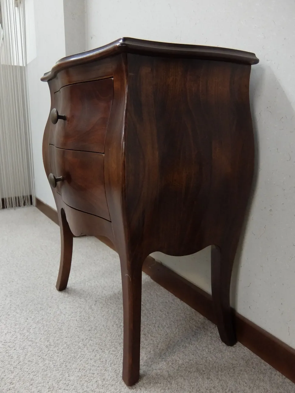 Comodino Bombato di Fratelli mirandola a prezzo scontato