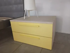 Comodino Doimo cityline modello Club a prezzo scontato in laminato