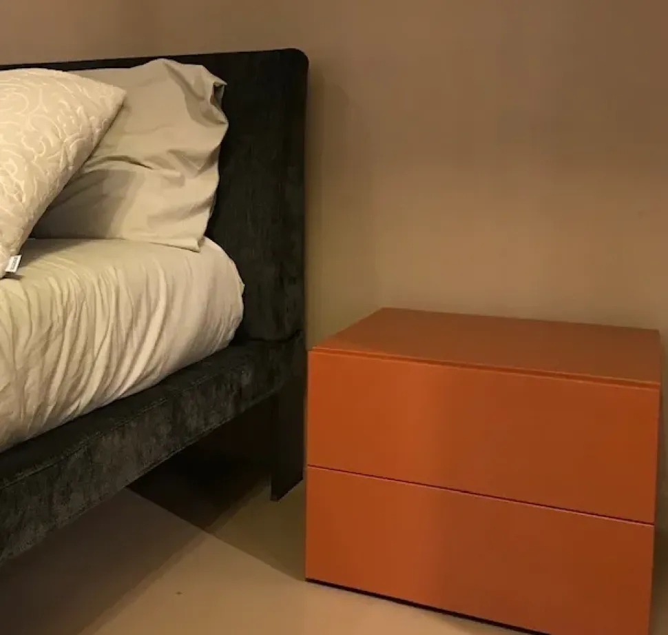 Comodino Easy Novamobili in laccato opaco a prezzo ribassato