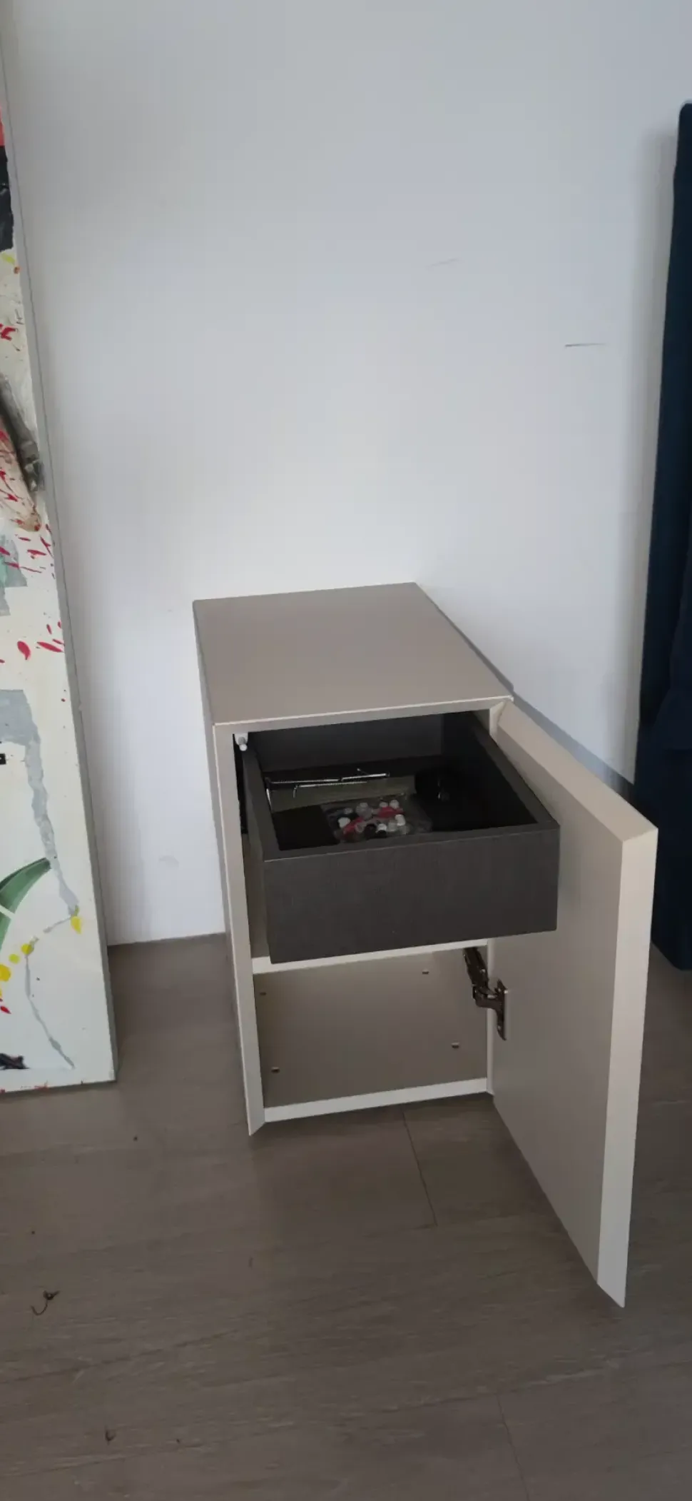 Comodino Formosa accucciata a marchio Minotti italia a prezzo riservato