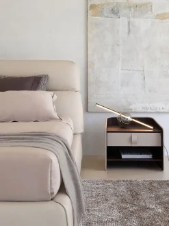 Comodino Gentleman a marchio Flou a prezzo riservato