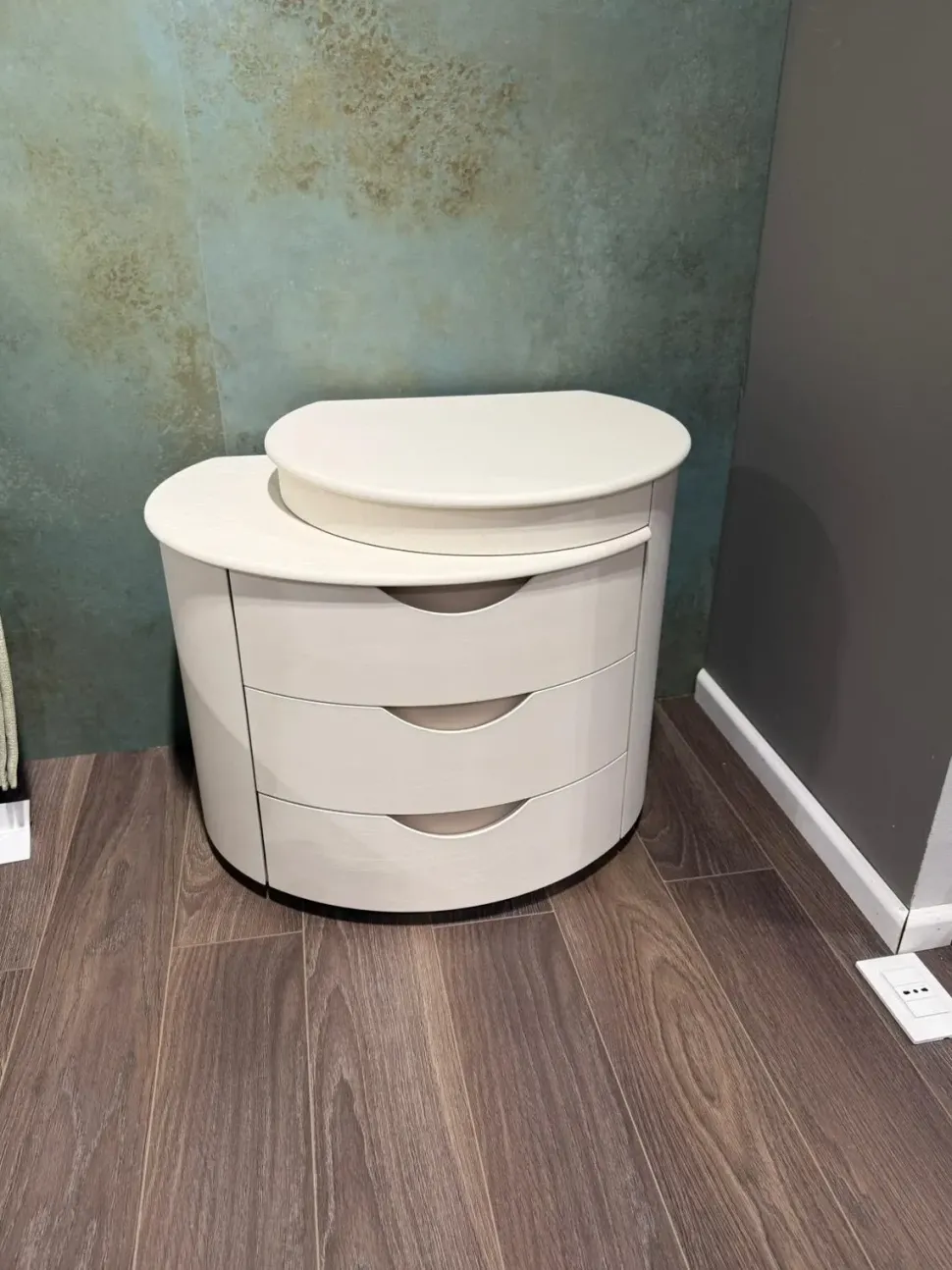 Comodino Marylin di Fazzini a PREZZI OUTLET